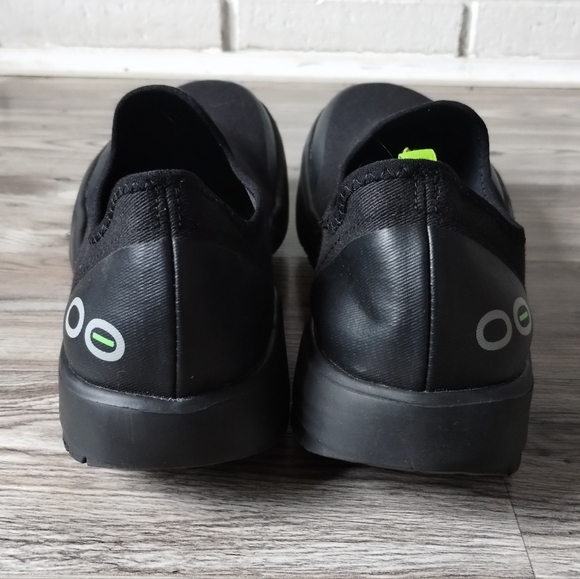 Oofos Oomg EEzee Low Casual Walking Comfort Shoes Black on Black Women's Size 9 - Picture 3 of 5